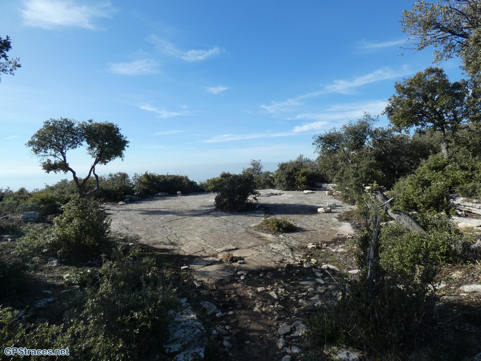 Vaucluse-Saumane - Rocher des Trois Luisants–0