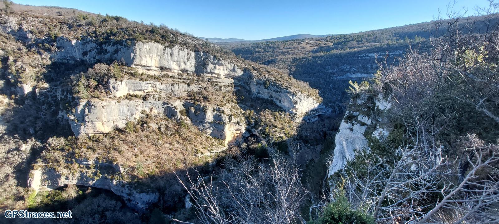 Vaucluse-Sentiers sportifs très perdus de la Nesque–0
