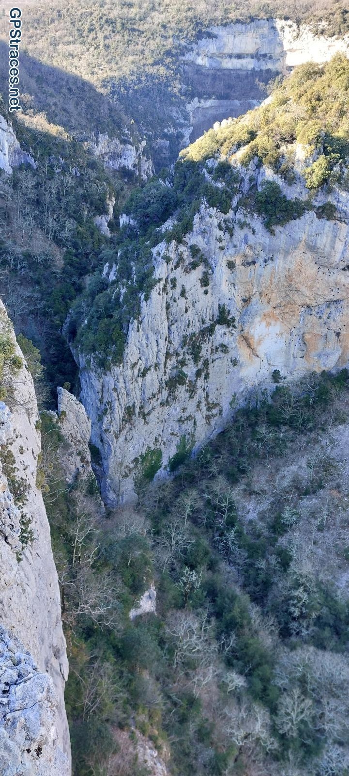 Vaucluse-Sentiers sportifs très perdus de la Nesque–1