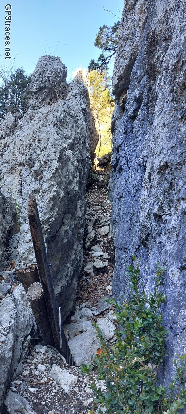 Passage étroit dans la cheminée