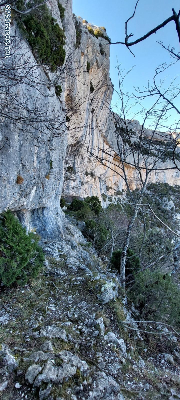Vaucluse-Sentiers sportifs très perdus de la Nesque–14
