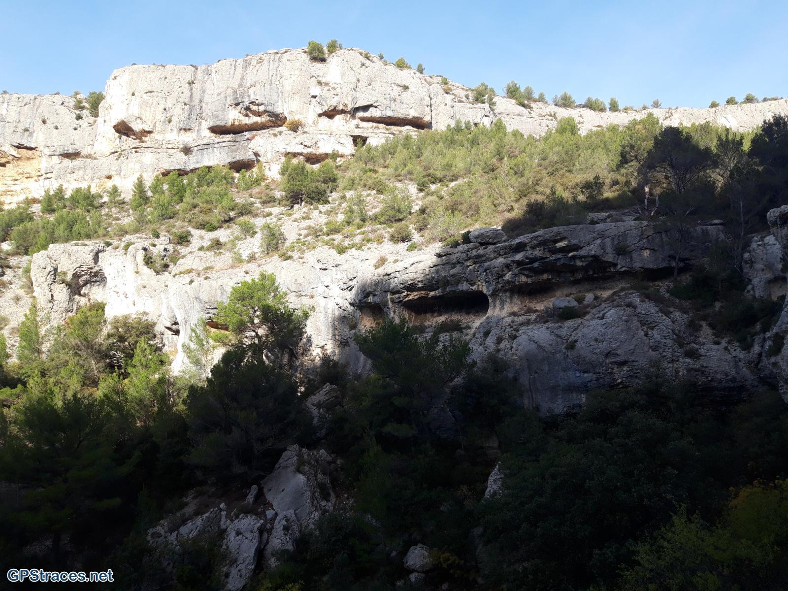 Vaucluse-Le vallon de la Fontaine de l'Oule - Le mur de la peste–1