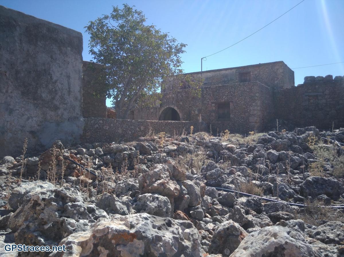 Le village en ruine d'Aradena
