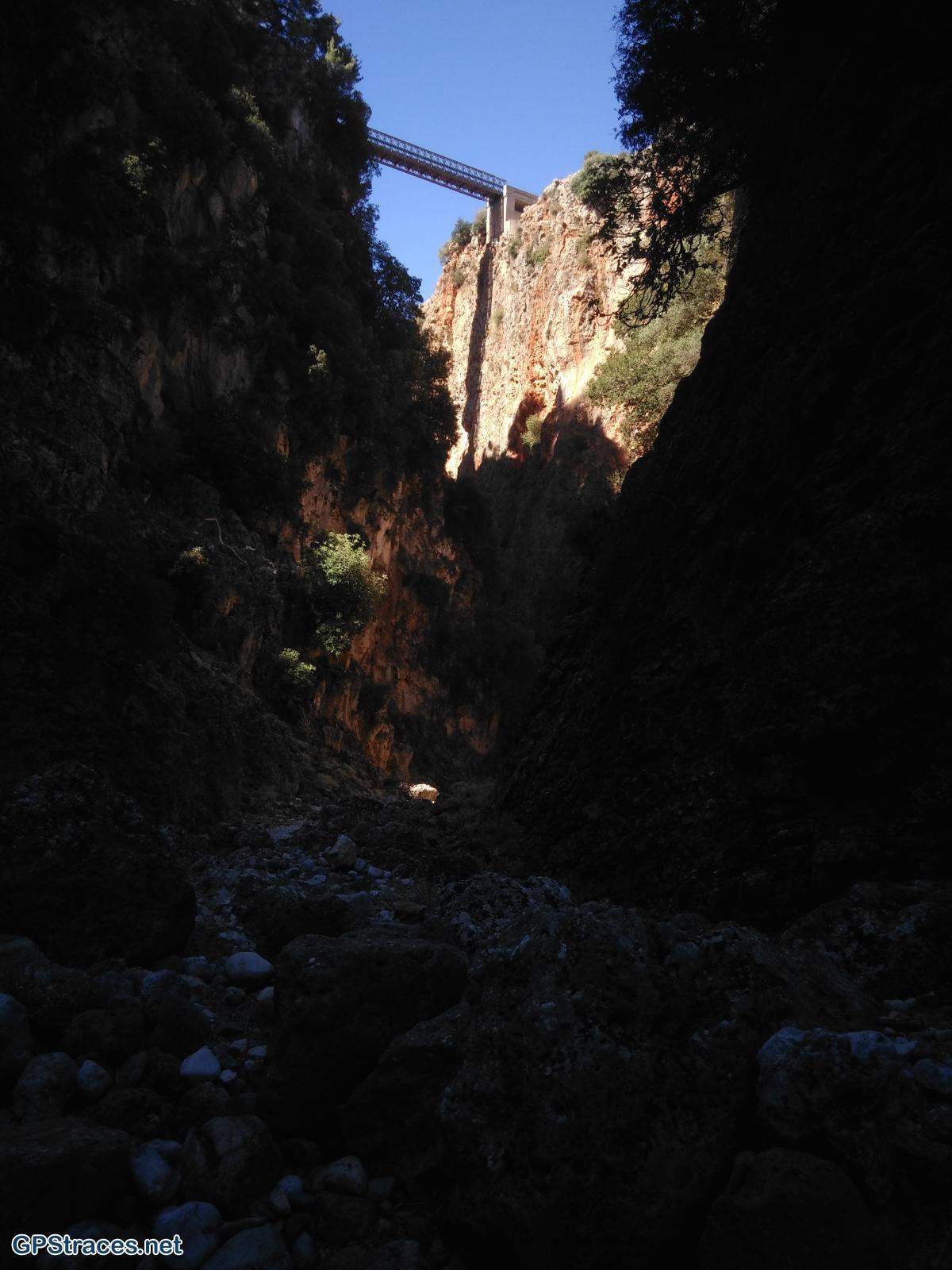 Le pont métallique d'Aradena