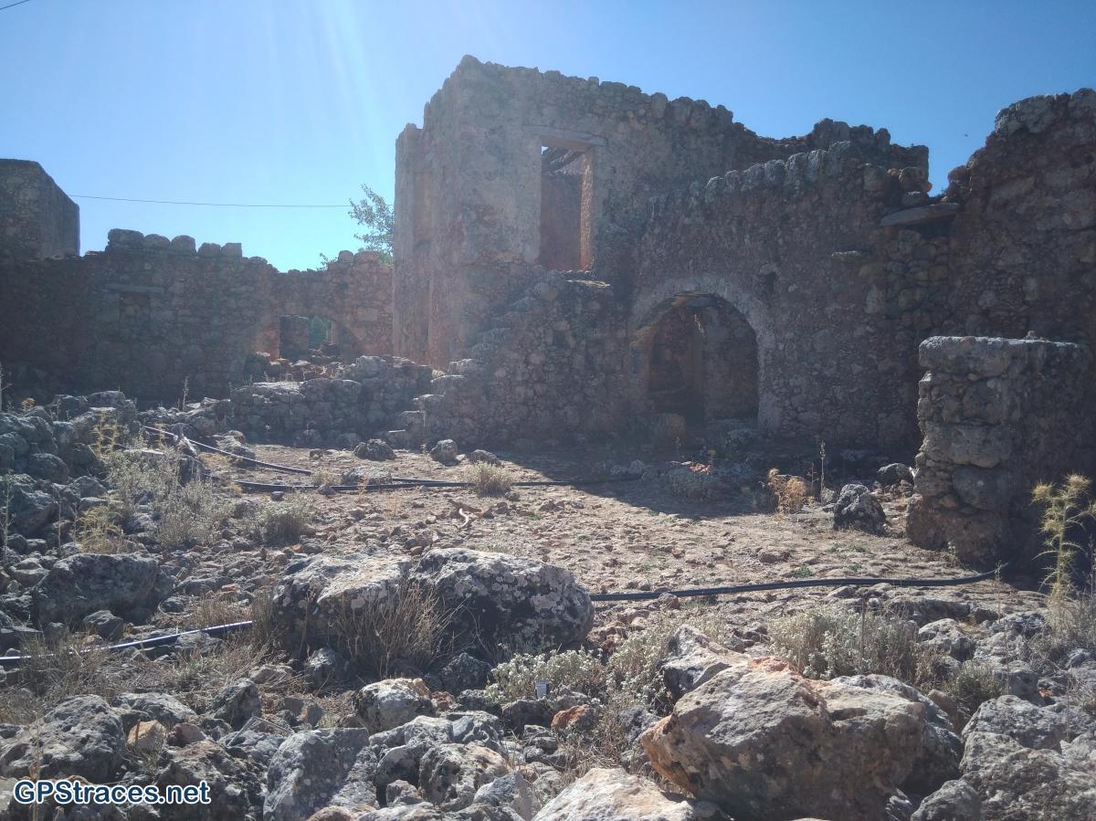 Le village en ruine d'Aradena