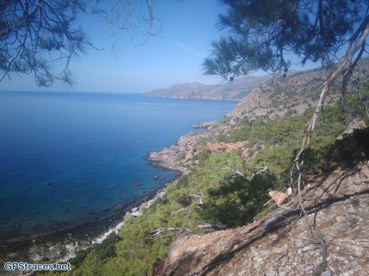 Parvenu à Agios Antonios, Sougia est déjà loin