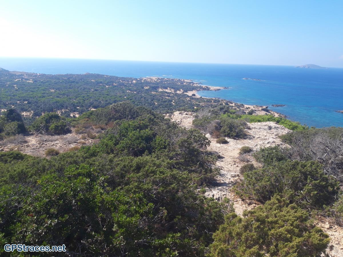 Vue de la plage de Lavraka depuis Agios Ioanis