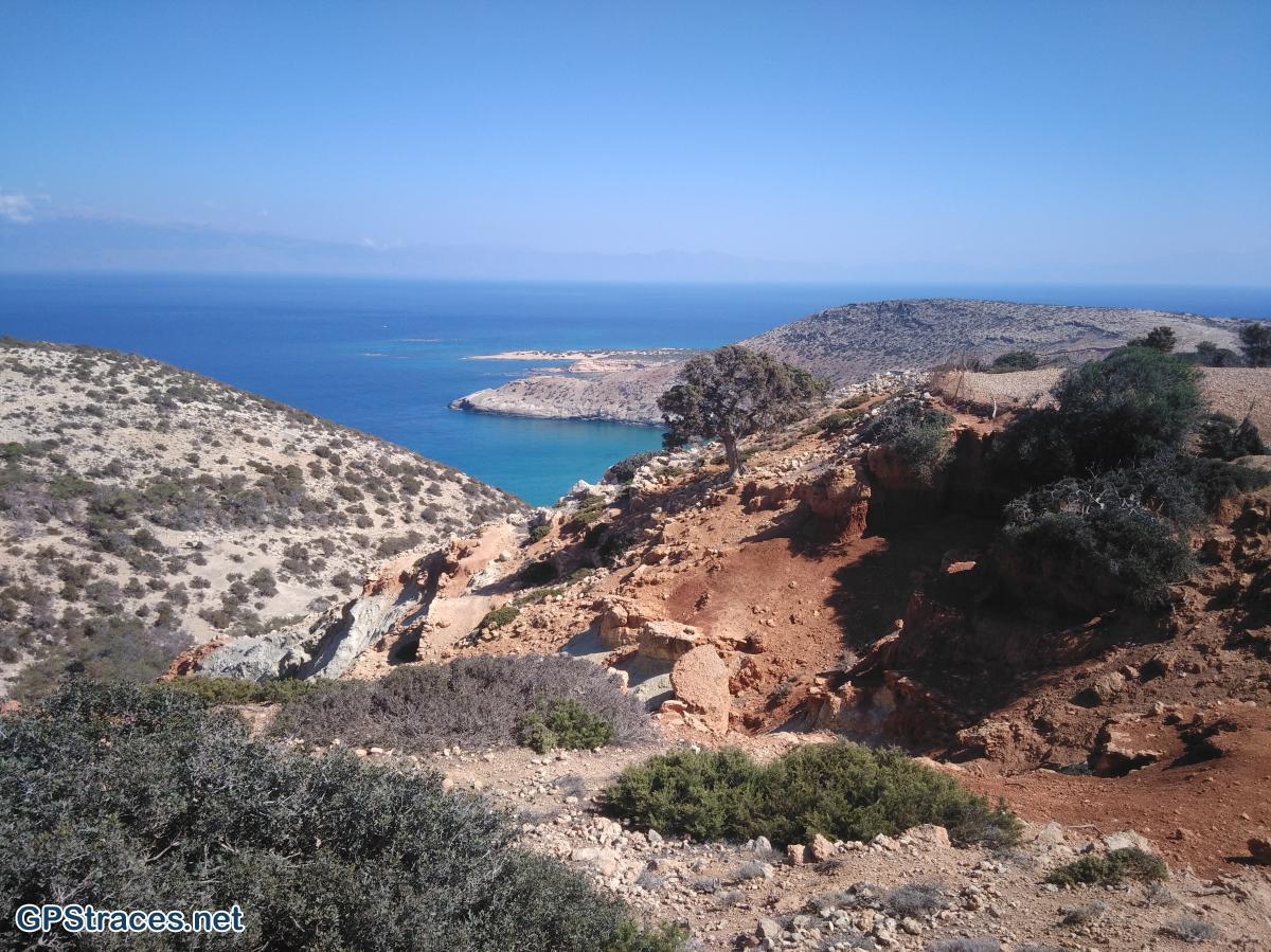 Vue de Potamos beach et Pyrghos beach, au loin la Crète