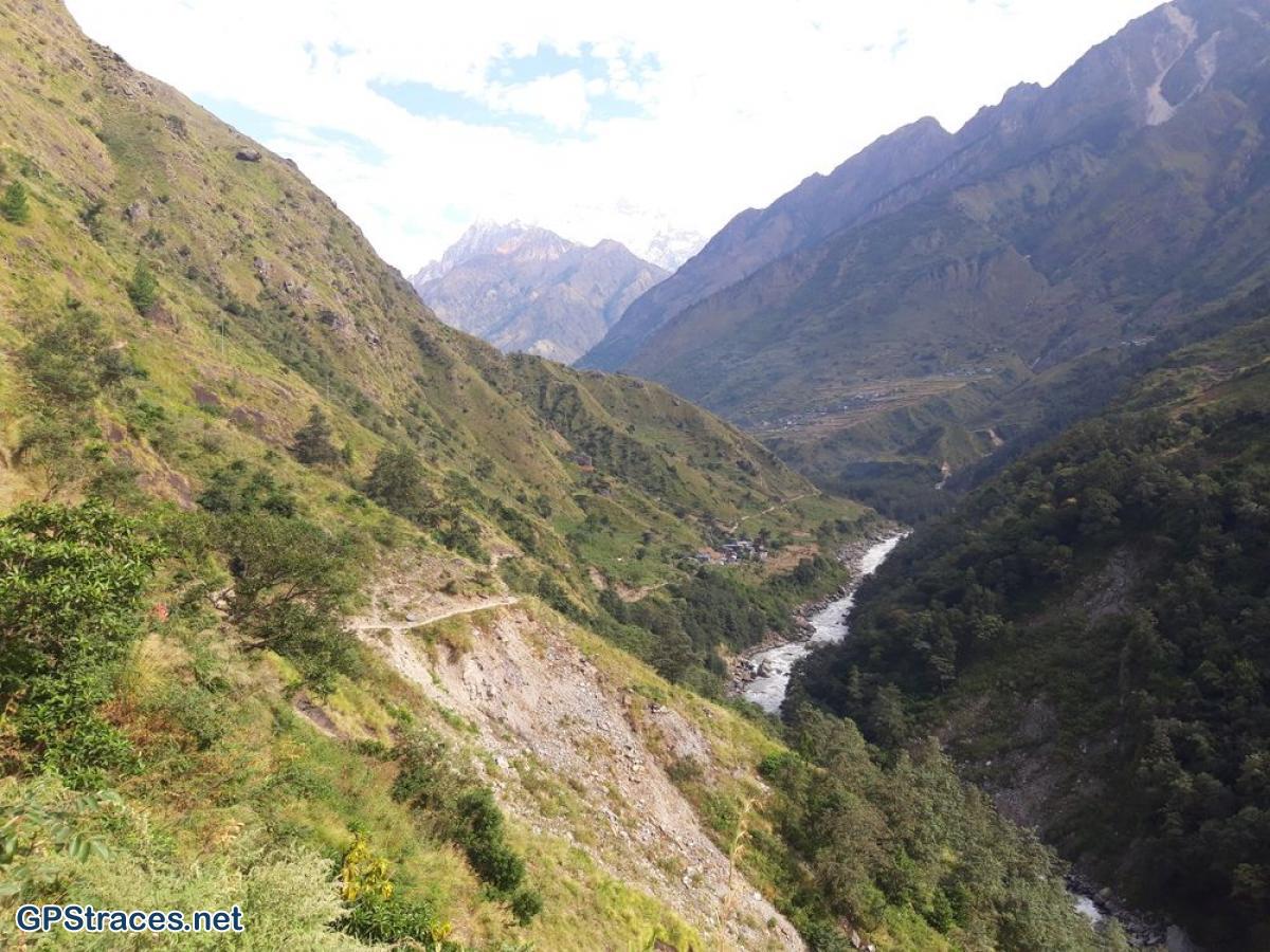 Au centre Gatthe Kola, au loin Philim