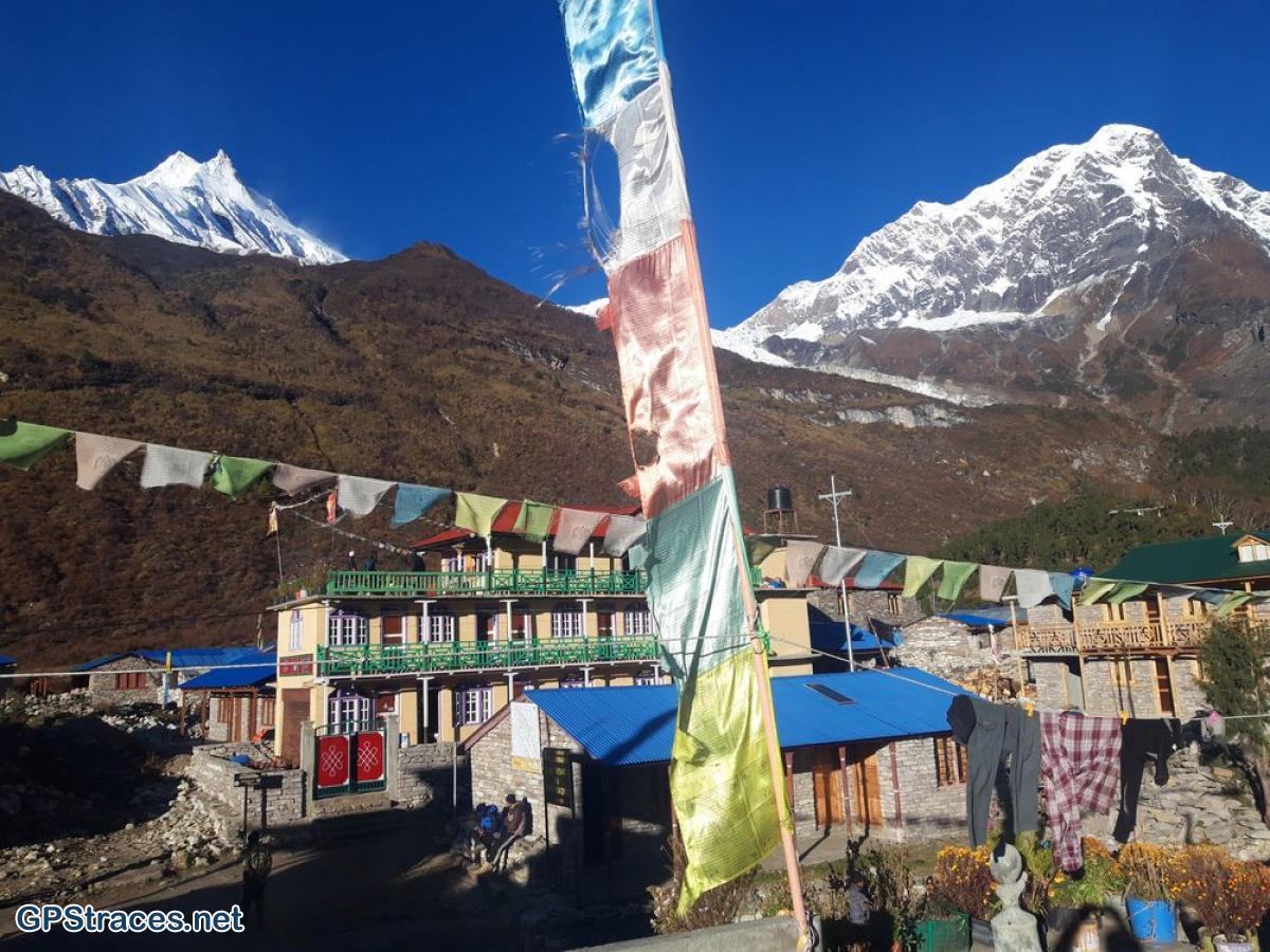 Sur la gauche, le Manaslu depuis Samagaon