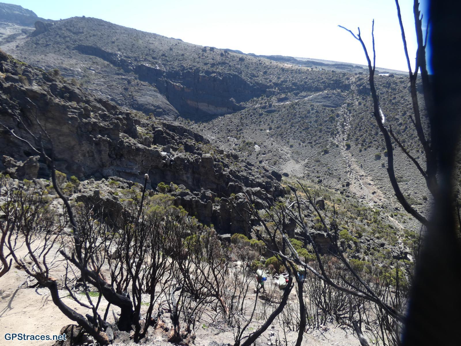 En face, Karanga Camp