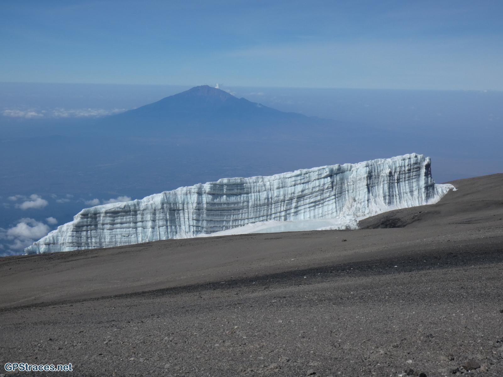 Le glacier Rebmann ; en arrière plan, le Mont Meru